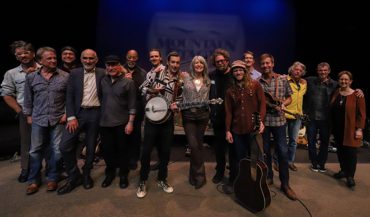 MountainStage's tweet image. This week's encore broadcast was recorded at the Joan C. Edwards Performing Arts Center at Marshall University!
Host Kathy Mattea welcomes JD Simo & Luther Dickinson, Paul Kelly, Kyle Tuttle Band, John Craigie, and Wayne Graham.
📻 bit.ly/3ISquCy