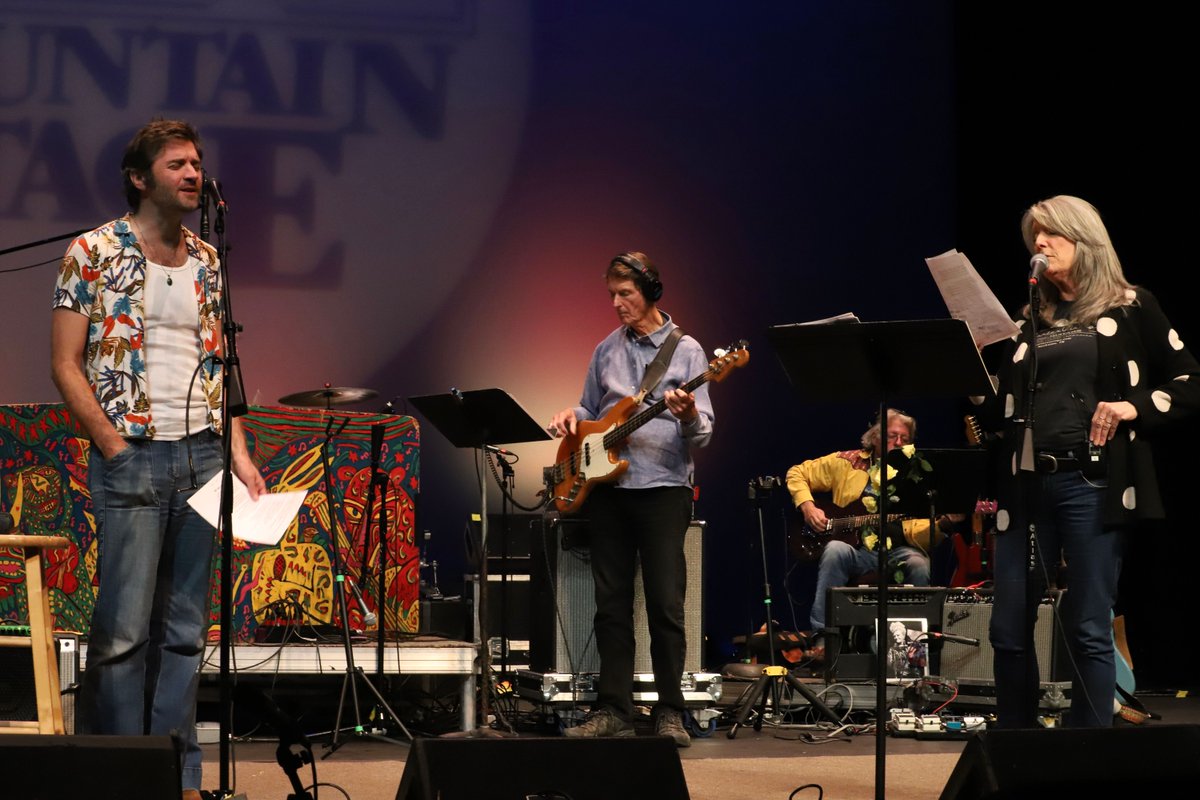 MountainStage's tweet image. This week's encore broadcast was recorded at the Joan C. Edwards Performing Arts Center at Marshall University!
Host Kathy Mattea welcomes JD Simo & Luther Dickinson, Paul Kelly, Kyle Tuttle Band, John Craigie, and Wayne Graham.
📻 bit.ly/3ISquCy