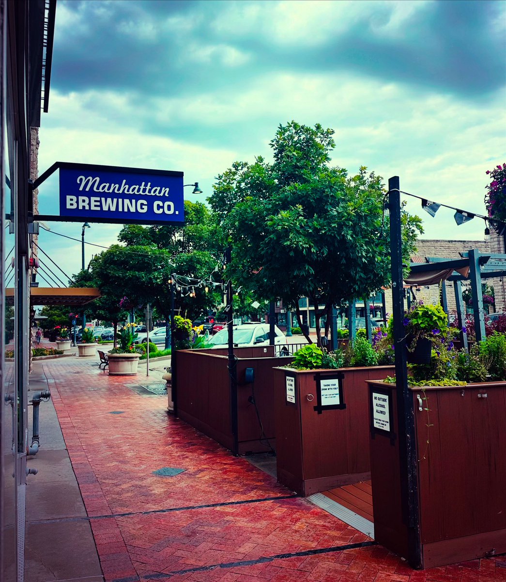 manhattanbrew's tweet image. ☔️Rainy start to this SUNDAY FUNDAY, then it’s gonna get hotter than a $2 bill…(I don’t think that makes any sense, but it’s gonna get hot…)
🌧️SUNDAY FUNDAY SPECIALS🌧️
🌈Happy Hour specials all day long
🍻$2 off all To Go packages
😎$2 off all THC drinks
🎶Chill vibes and…