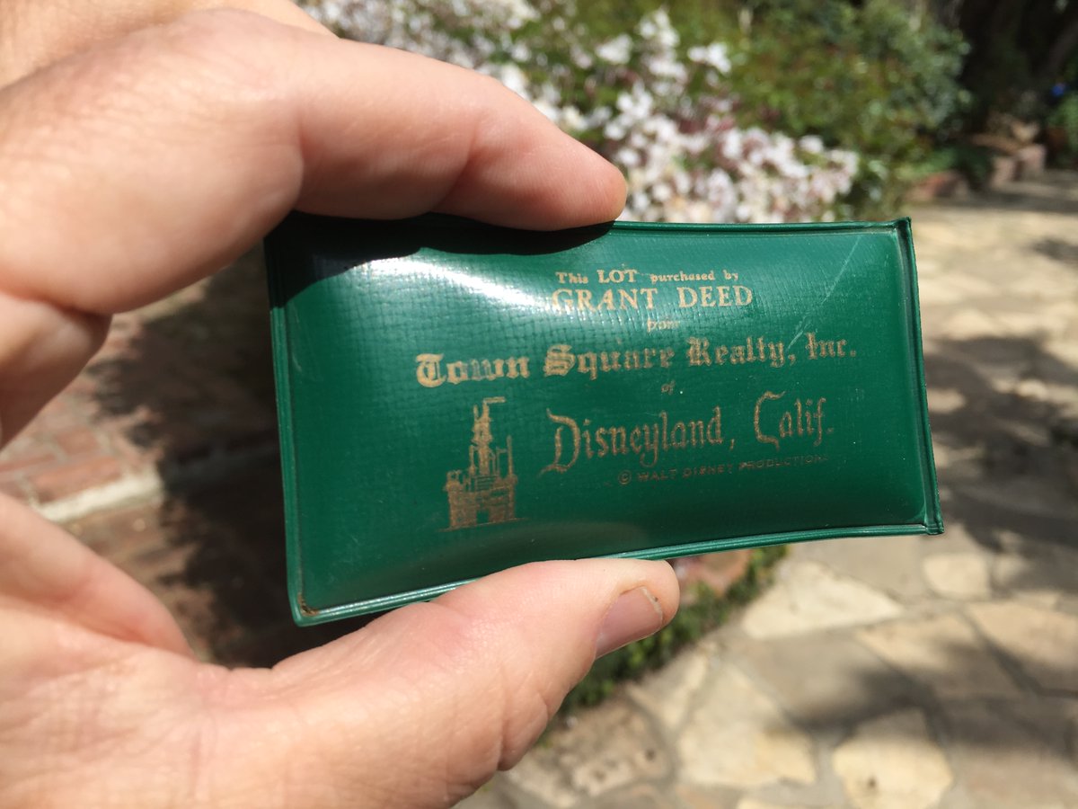 boss_angeles's tweet image. 70th Trivia. Imagine owning a "lot" in Disneyland, as "Town Square Realty" gave away tiny "lots" of Disneyland Dirt as a grant deed. The office promoted real estate in Apple Valley, CA. When Main Street felt like a town!