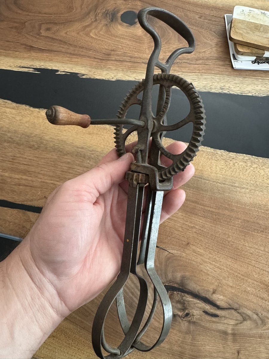 HammerSeed21's tweet image. They don’t make things like they use to anymore because of inflation, and the things they make don’t look nearly as cool because of it.
This is an old school kitchen mixer. No plastic, no batteries, no overpriced electronics. Simple and effective.
#Bitcoin standard brings back…