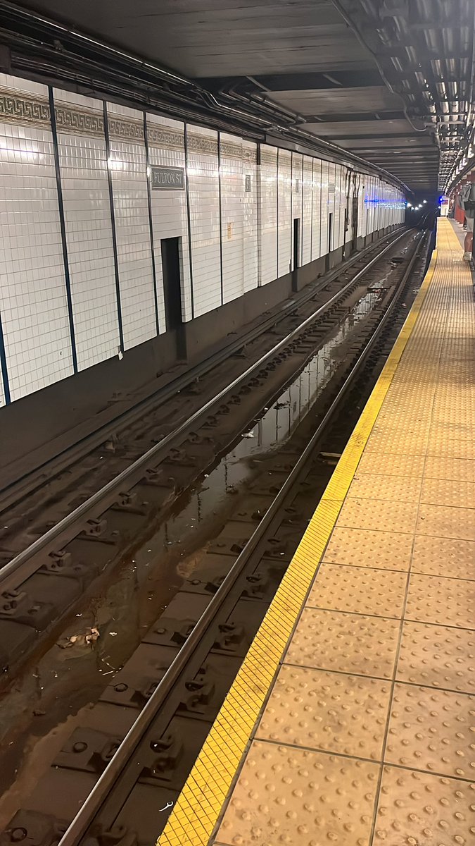 mmdevoe's tweet image. There’s a special level of frustration from waiting for a train and having one come but just keep driving on. #nycsubway #nycproblems #ilovenyc anyway #newyorkcity #subways 

Waiting again.