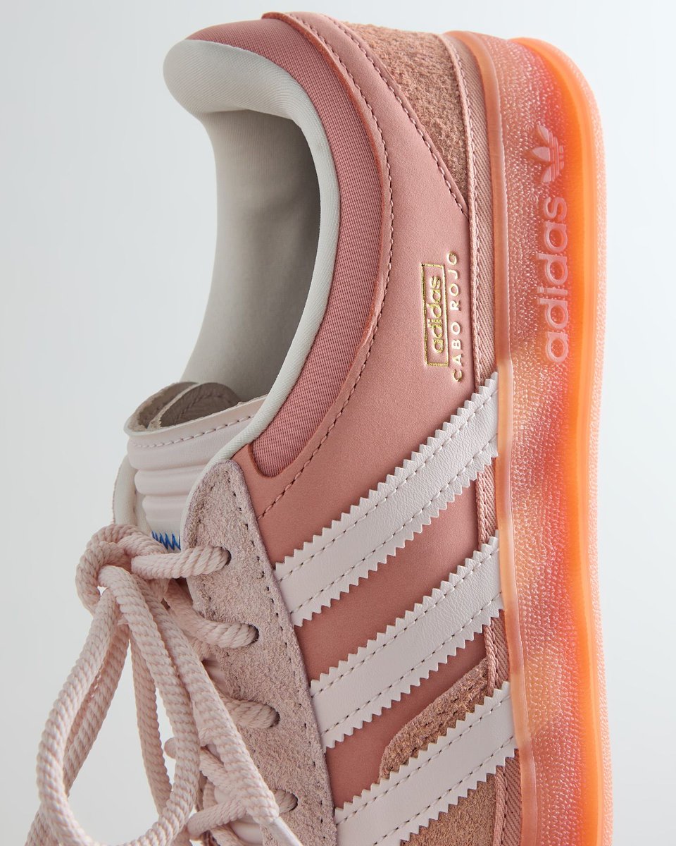 KicksFinder's tweet photo. Bad Bunny x adidas Gazelle Indoor "Cabo Rojo" 🐰
July 26th, 2025

📸 IG: kithandkin https://t.co/mNRh6qjj26