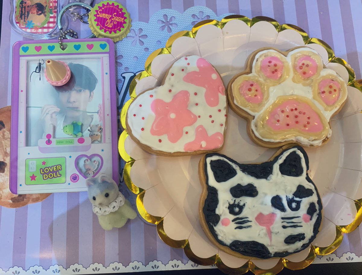 fleurnoni's tweet image. had so much fun today 🐈‍⬛❤️
thank you @hoshianto @archeswoo @heartpetaIs!

(ambis dikit ga mau kalah sama icing cookies 😡)