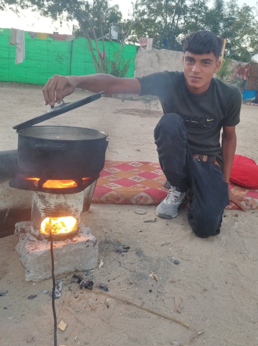 mosa_gaza7's tweet image. Please stop, we are dying๐
Children are dying of hunger. There are no donations for me to buy food for them!!๐ฅน๐
Please save us, donate to the children, we are dying of hunger๐๐
gofund.me/a01d527c