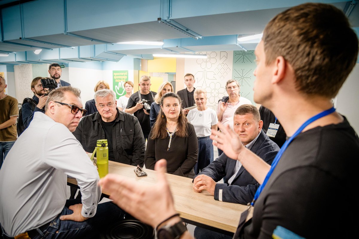 andrii_sybiha's tweet image. In Zaporizhzhia, we visited a unique underground school, “Sich Collegium”. It allows children to learn safely offline, despite constant Russian strikes against the city.
This school opened in February 2025 and already has nearly 270 students. Ten of them had returned to their…