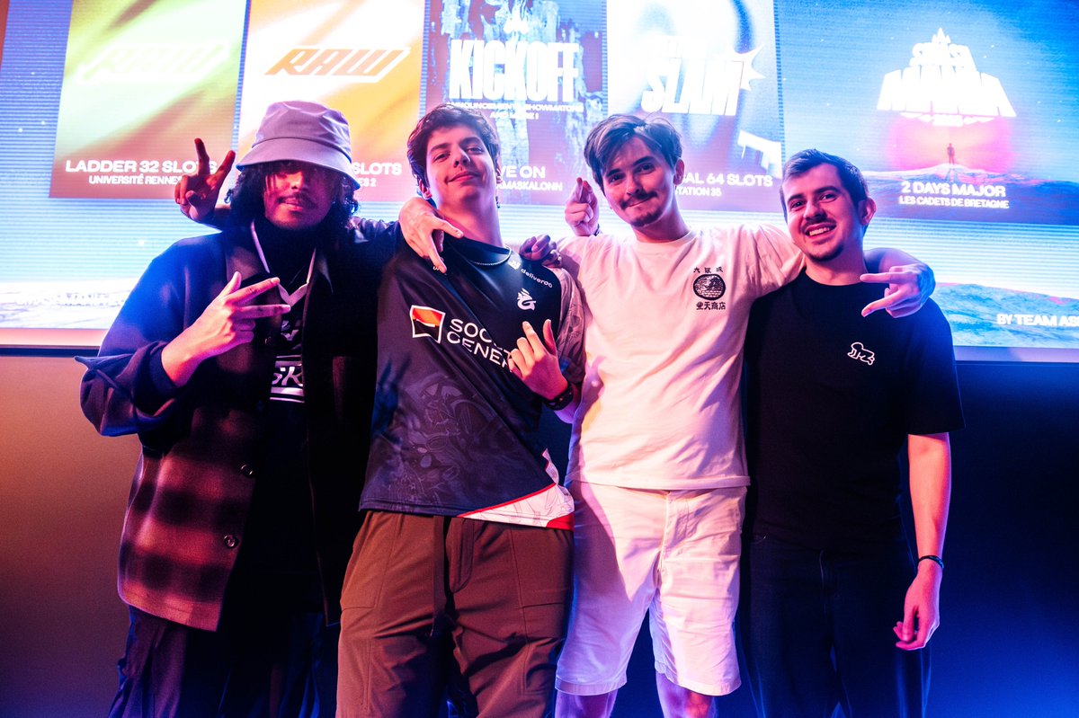 Team Askalonn (@teamaskalonn) on Twitter photo 💥Victoire éclair de Naetoru au STATIONSLAM 07.2025 contre Ipove suite à un reset en grande finale !
Mais devant quoi sont-ils posés 👀...
🥇 <a href="/NaetorU_D/">GL | NaetorU</a>
🥈 <a href="/IpoveP3/">TSK | Ipove</a>
🥉 <a href="/MadBartho/">Bartho</a>
🏅 <a href="/Almost_SSB/">Almost</a> 💥Victoire éclair de Naetoru au STATIONSLAM 07.2025 contre Ipove suite à un reset en grande finale !
Mais devant quoi sont-ils posés 👀...
🥇 <a href="/NaetorU_D/">GL | NaetorU</a>
🥈 <a href="/IpoveP3/">TSK | Ipove</a>
🥉 <a href="/MadBartho/">Bartho</a>
🏅 <a href="/Almost_SSB/">Almost</a>