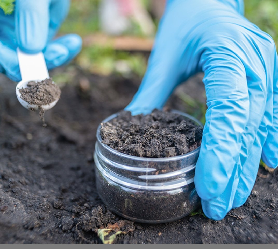 deborah_once's tweet photo. Improved farming Require testing the soil before planting.
🧪 Know pH.
🧪 Know nutrients.
🧪 Know when to rest your land.
Guessing is expensive—science saves.
#FarmtheFutureNow 
#SoilScience #SmartFarmingTools https://t.co/FwWNVMLfn2