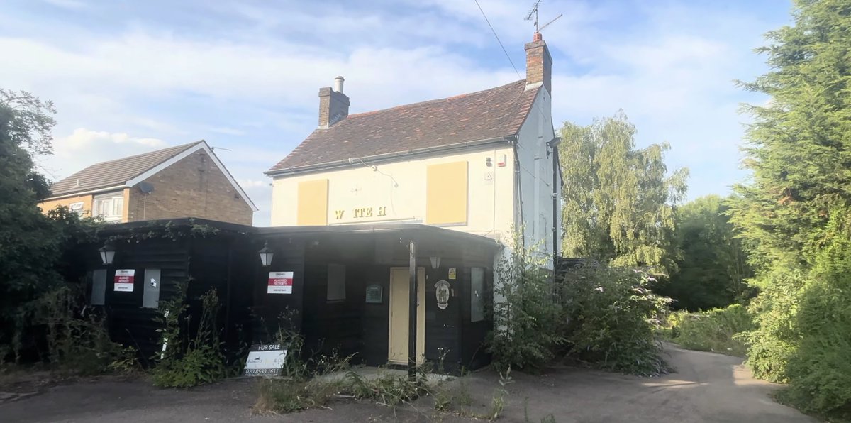 yourharlow's tweet image. The sad run down state of the White Horse pub in Old Harlow
yourharlow.com/2025/07/20/the…