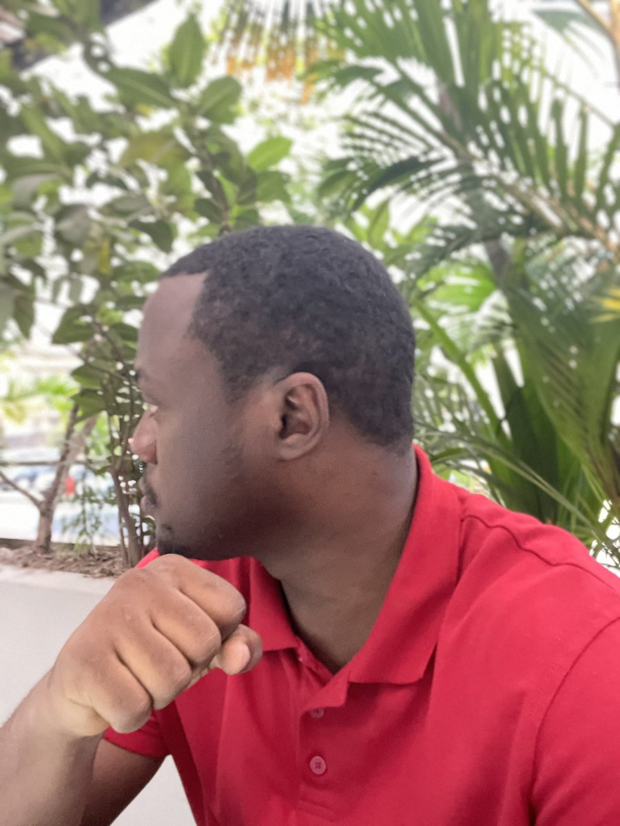 Simeon_5's tweet image. Un dimanche pas (ou peu) comme les autres. Les yeux clairs de la contemplation intérieure sont prêts à défier la nuit noire de l'âme. #MEGA en téléchargement.