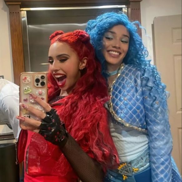 Descendentes4BR's tweet image. Feliz dia do amigo! 🫶