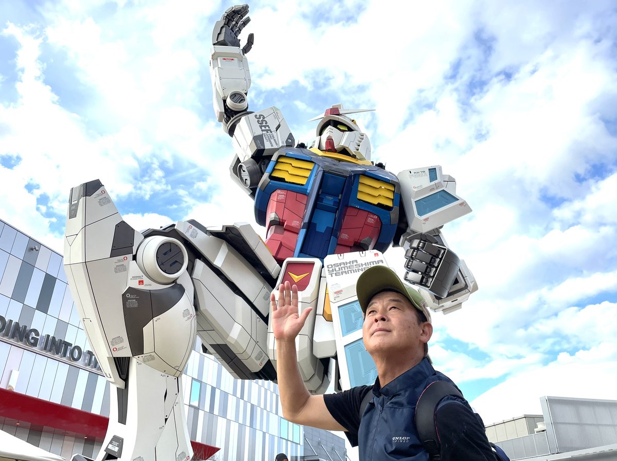 yokonandes's tweet image. 【大阪 関西万博 2日目】昨日と今日で…およそ40000歩。ホントによく歩いたなぁ。汗のかき過ぎで黒いTシャツが塩を吹くほど。それでも「行ったから分かる」ってことばかり。正直「何時間も並んで見るようなものは…」って感じだけど「万博」という言葉の魔力に敗北！今日の一枚は…これ！