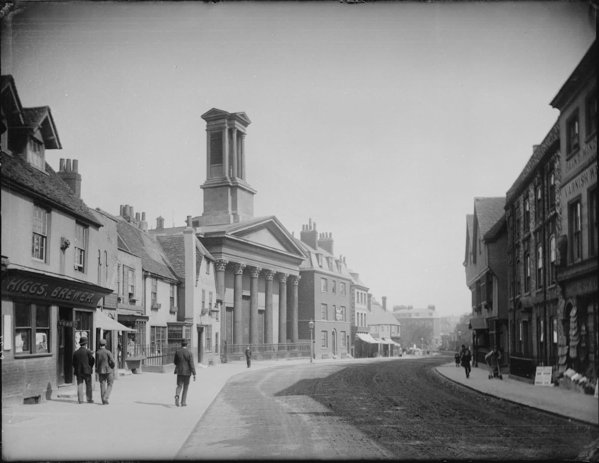 context_outside's tweet image. Looking into the history of a Reading Church (former site of a jail…not the one where old Oscar was incarcerated) here is a late Victorian pic.
My parents had “digs” in one of the old houses on the right whilst working at the hospital after moving from Farnborough (Kent) in…