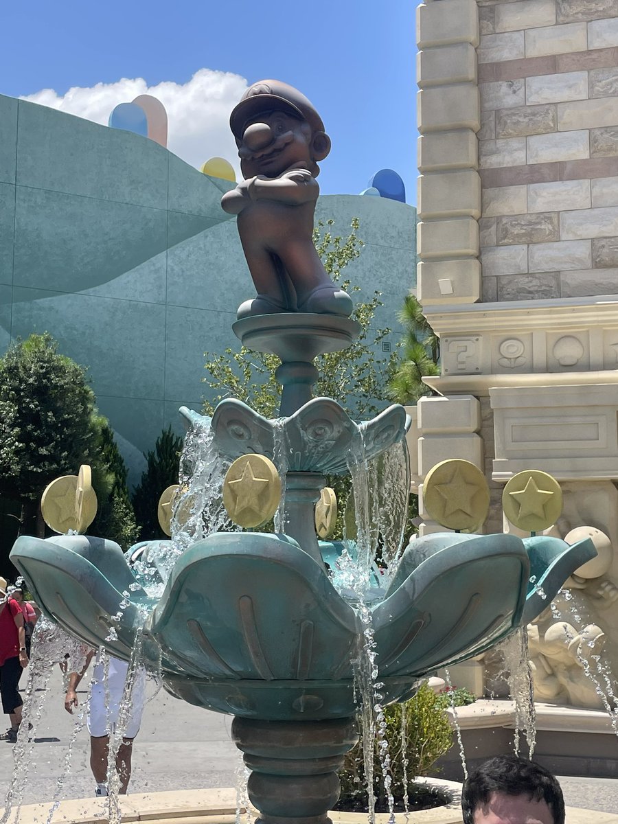 Super Mario!!! (I may have drank, but I want this fountain at my house. Gonna see if universal will sell it to me)