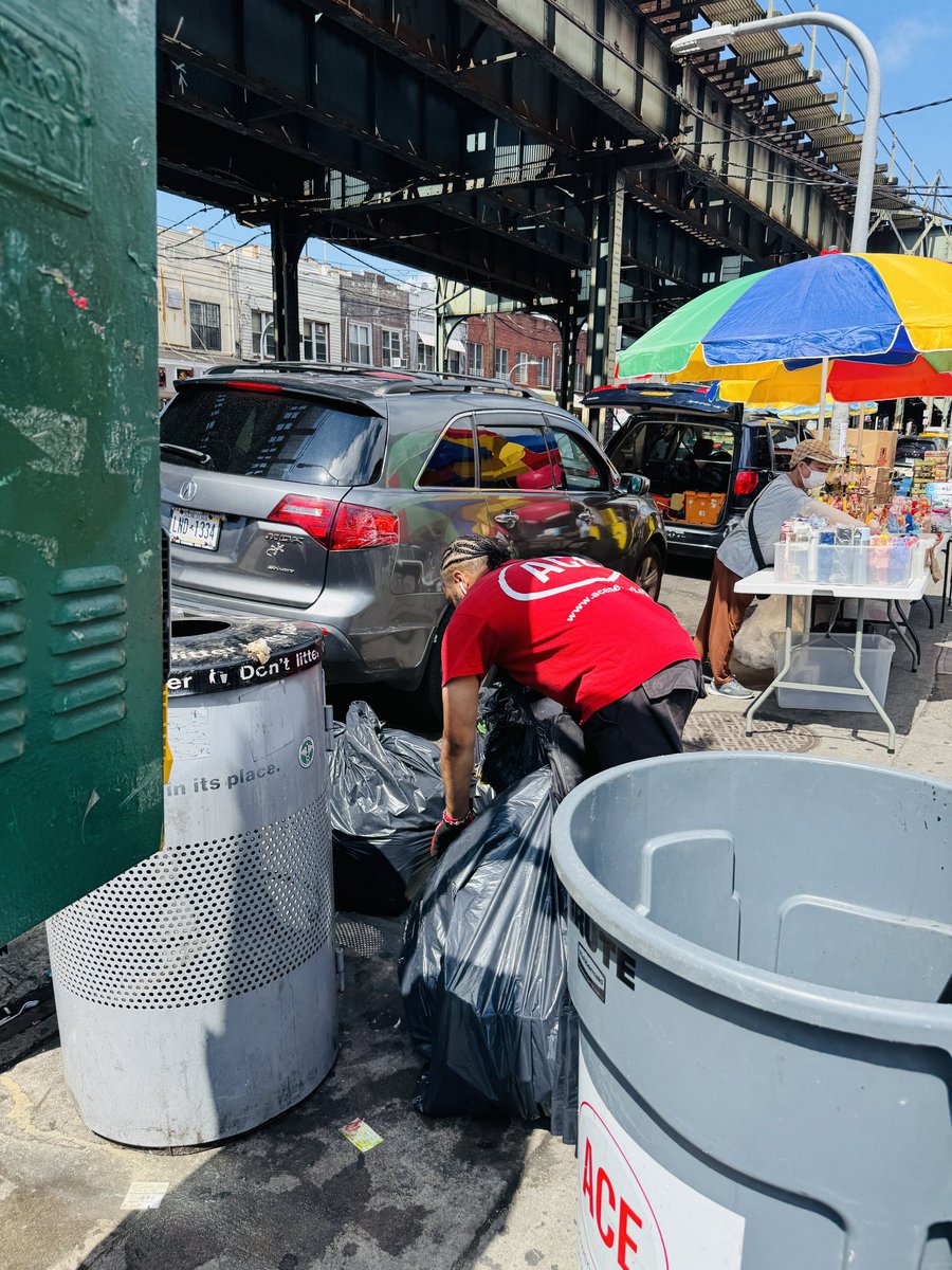 CMSusanZhuang's tweet image. Our community clean-ups continue! 🧹🗑️
It’s wonderful to bring together organizations like Sharing Hearts and @aceprogramsny
Thank you to all our volunteers and community leaders like Larry He and Joyce Xie — we are setting a great example for our younger generations ❤️