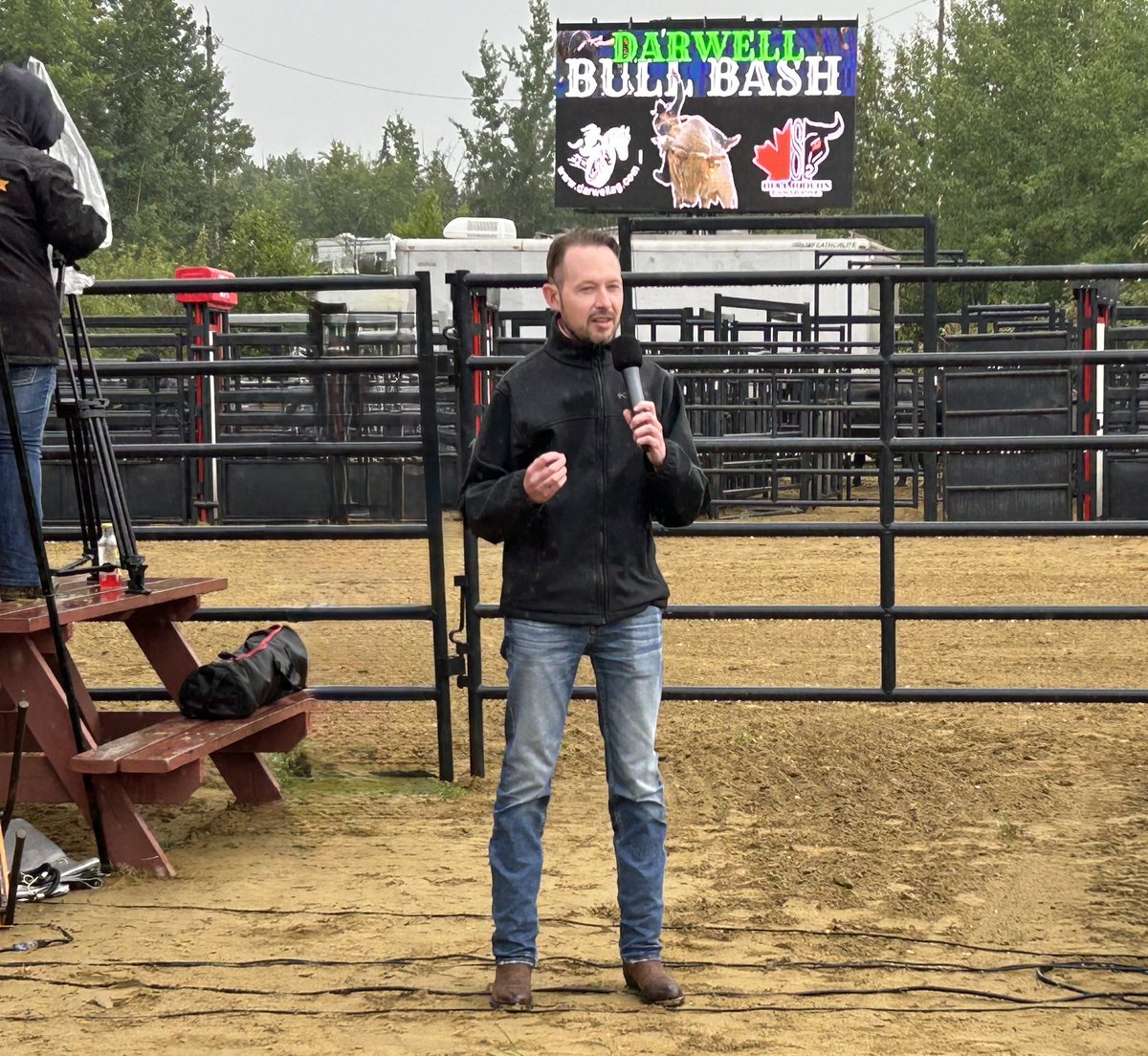 MichaelCooperMP's tweet image. Great to attend the Darwell Bull Bash this weekend—an evening featuring bull riding, live music and games.
Drawing a big crowd every year, the Bull Bash is a volunteer effort organized by the Darwell & District Agricultural Society.