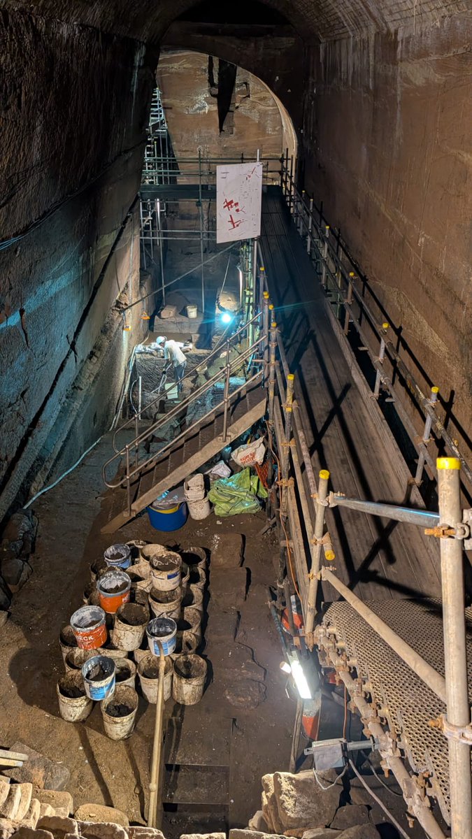 scouse_mouse_20's tweet image. Back digging at the Heritage Centre today. We continue to widen our trench in search of the bottom. Heavy and wet work. First job Sunday is to empty the buckets and give them a scrape.