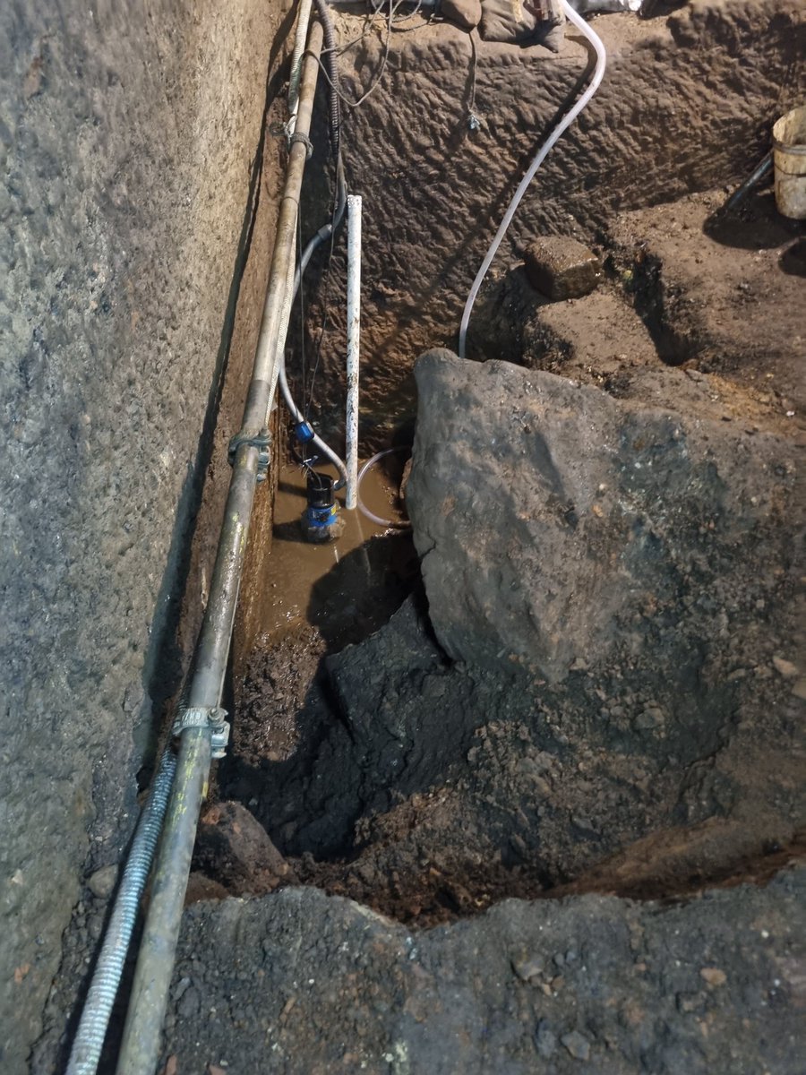 scouse_mouse_20's tweet image. Back digging at the Heritage Centre today. We continue to widen our trench in search of the bottom. Heavy and wet work. First job Sunday is to empty the buckets and give them a scrape.