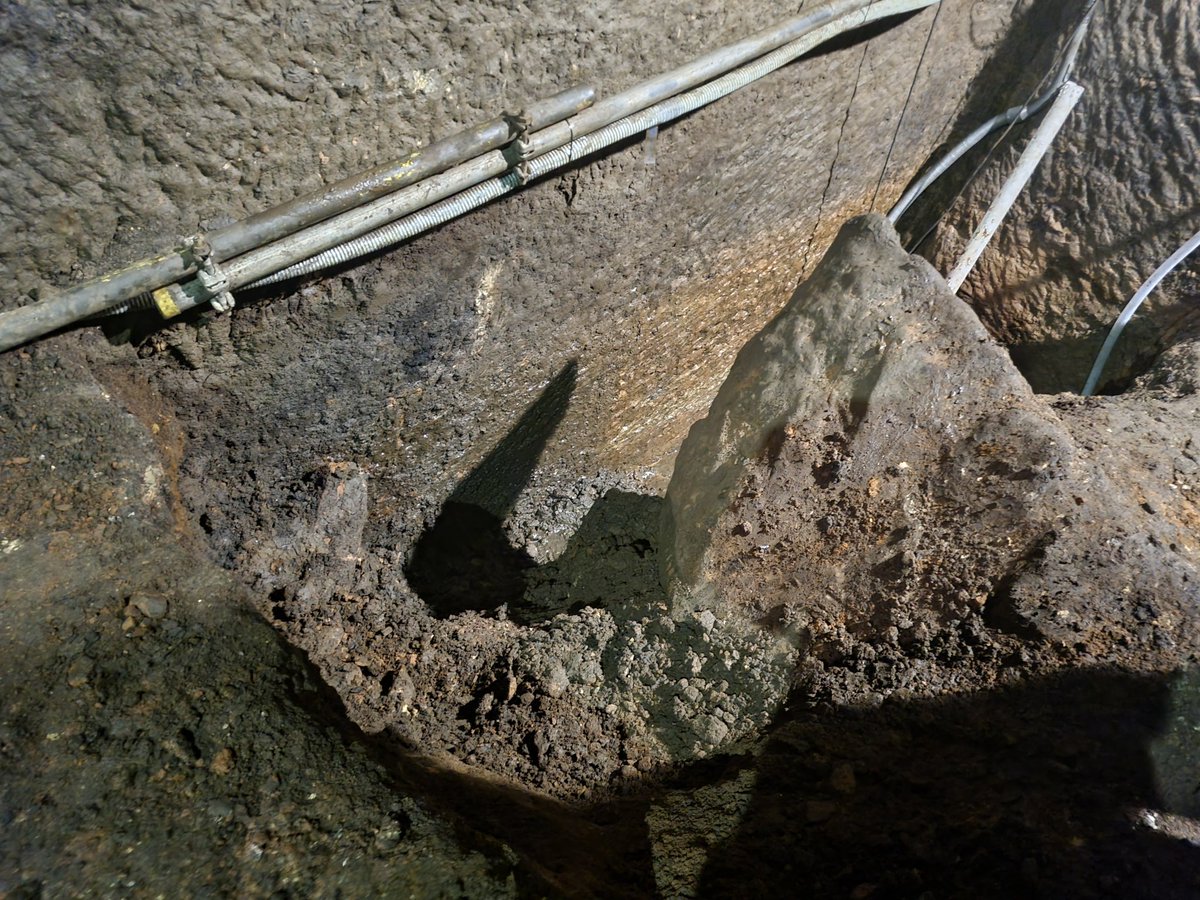 scouse_mouse_20's tweet image. Back digging at the Heritage Centre today. We continue to widen our trench in search of the bottom. Heavy and wet work. First job Sunday is to empty the buckets and give them a scrape.