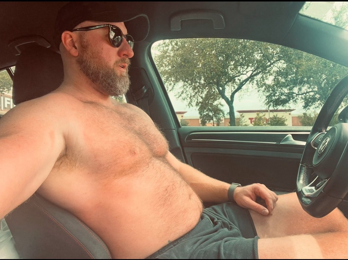 Thick everywhere you need me to be. 
#gaydaddy #gaybear #hairybear