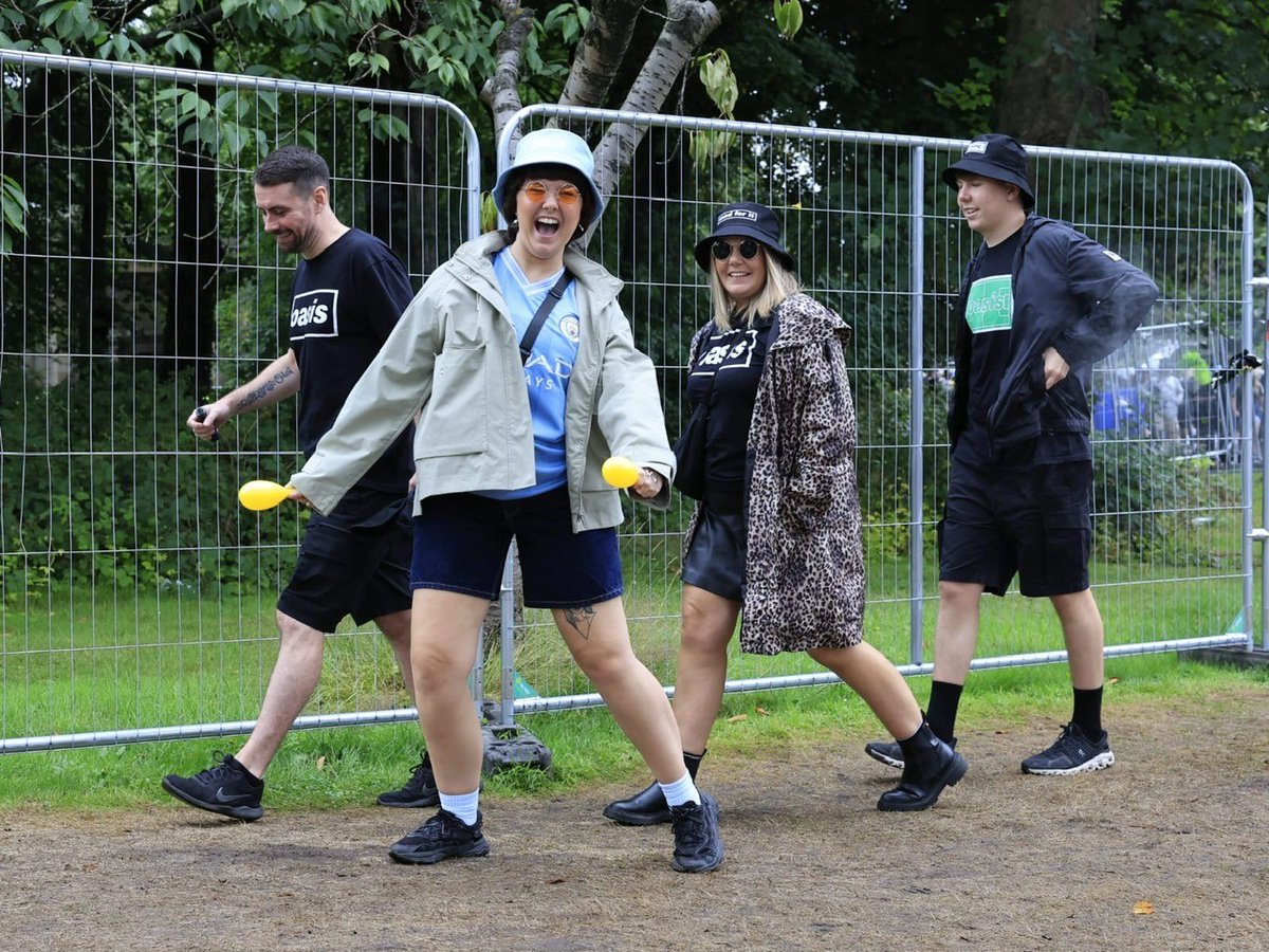 gmpolice's tweet image. Today is the fifth and final night of #OasisLive25.
To ensure you have a supersonic time, please take care when travelling to Heaton Park.
Remember to stay vigilant, trust your instincts and report any suspicious or unusual behaviour to staff.