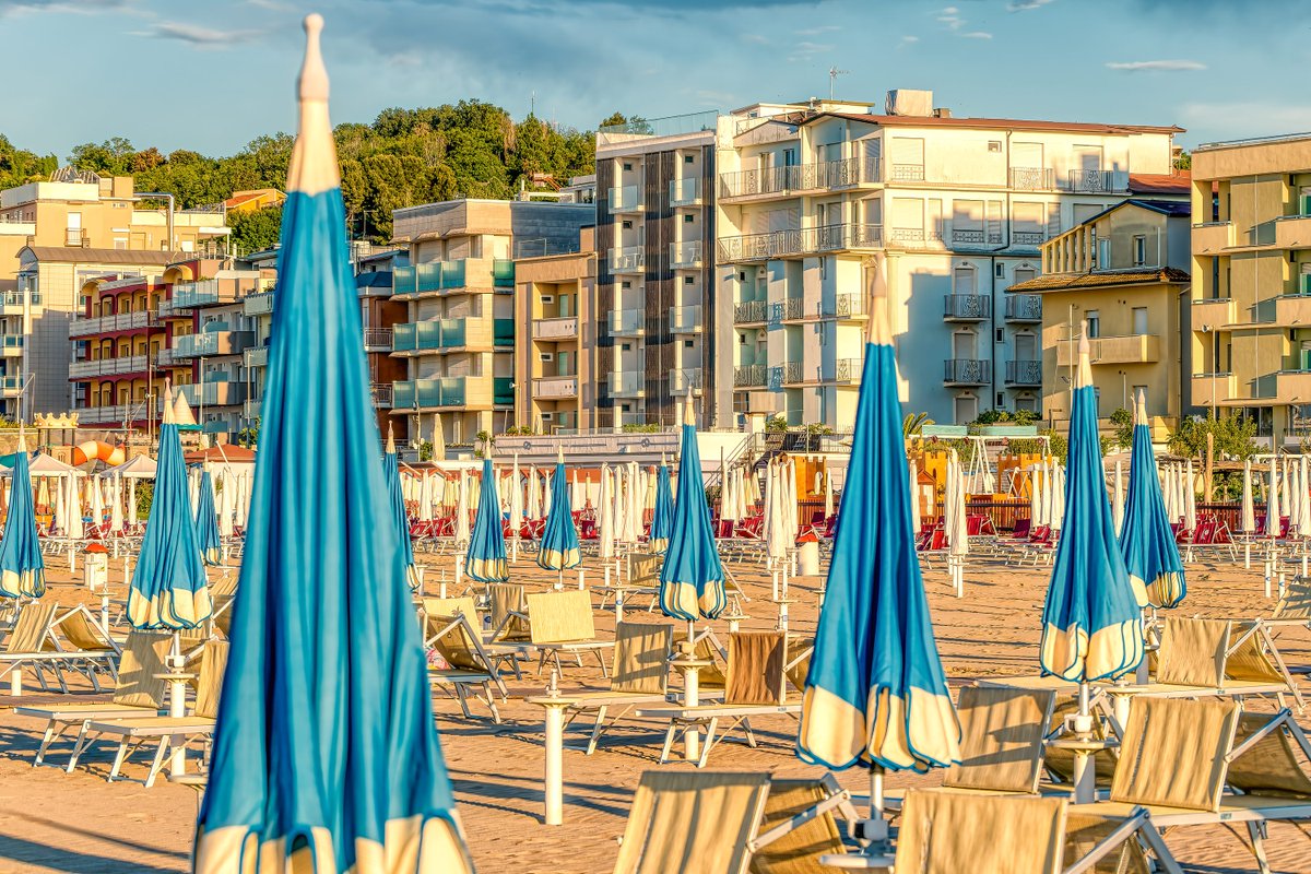 🏨 Complete vacation experience perfection!

Gabicce's premium resort infrastructure = IDEAL for luxury family vacation marketing.

✅ Modern resort architecture + professional beach facilities
✅ Complete beach-to-lodging vacation experience in one image
✅ Blockchain-certified