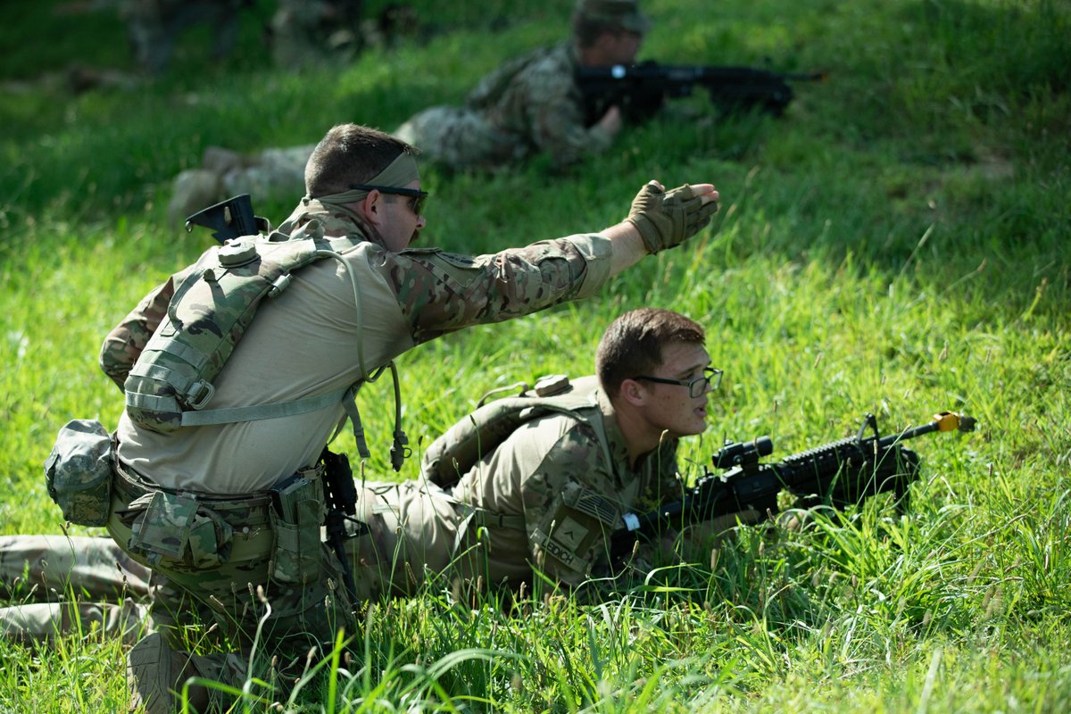 USArmy's tweet image. Keep the knife hand sharp!
@kentuckyguard Soldiers practice combat tactics during an exercise at Fort Pickett, Virginia.
📸 Sgt. Caleb Sooter