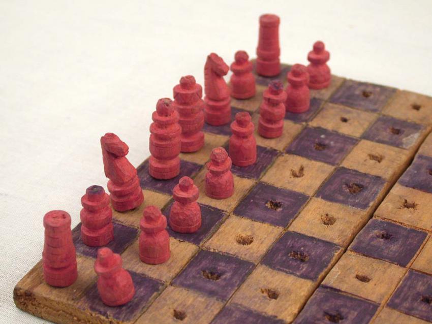 yadvashem's tweet image. During the Holocaust, playing chess was a form of escapism which allowed Jews a few brief moments of respite from their suffering
This #WorldChessDay explore our online collection of 13 chess boards and the stories behind them:
bit.ly/4lSfdjZ
