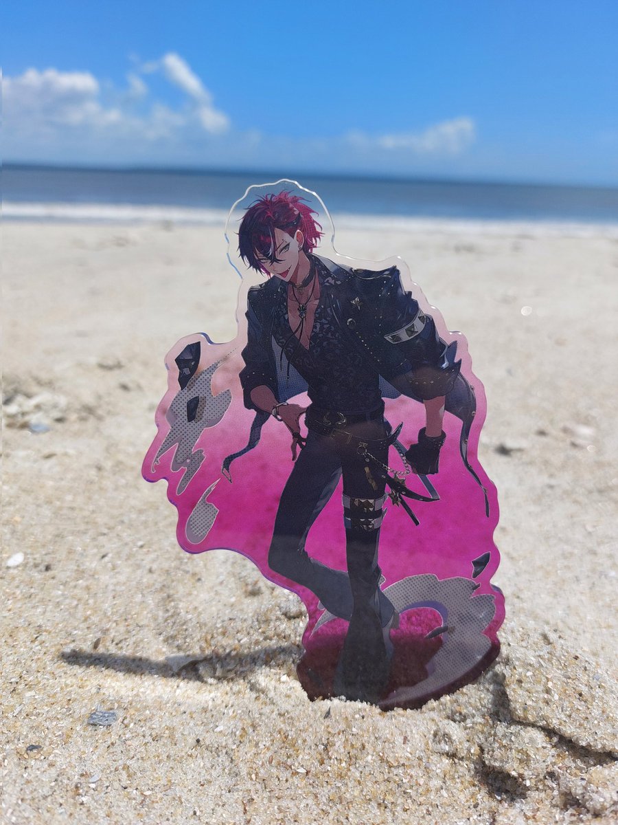 kyohrvs's tweet image. some photos from the beach! and i tried to draw 🐣 in the sand... 😭 (also held on to everything tightly so the birds wouldn't snatch 🐣 LOL)
#CampScythekicks25 #PioPape