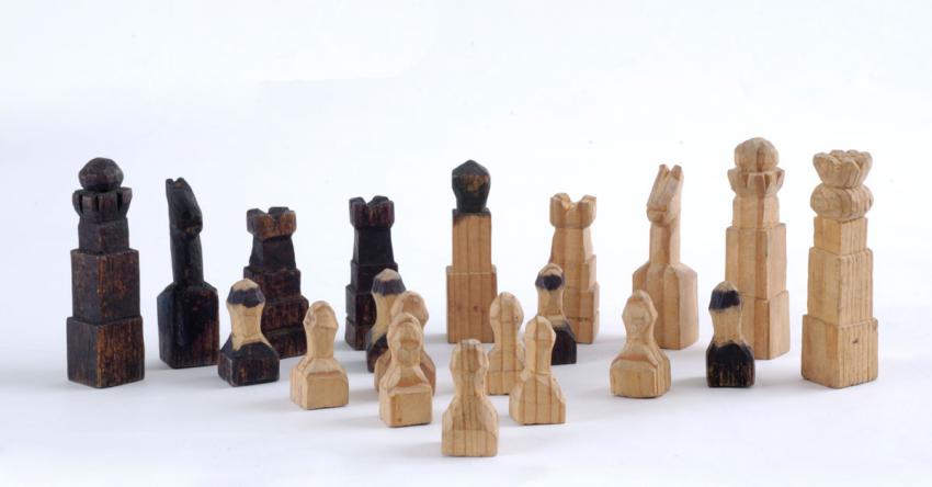 yadvashem's tweet image. During the Holocaust, playing chess was a form of escapism which allowed Jews a few brief moments of respite from their suffering
This #WorldChessDay explore our online collection of 13 chess boards and the stories behind them:
bit.ly/4lSfdjZ
