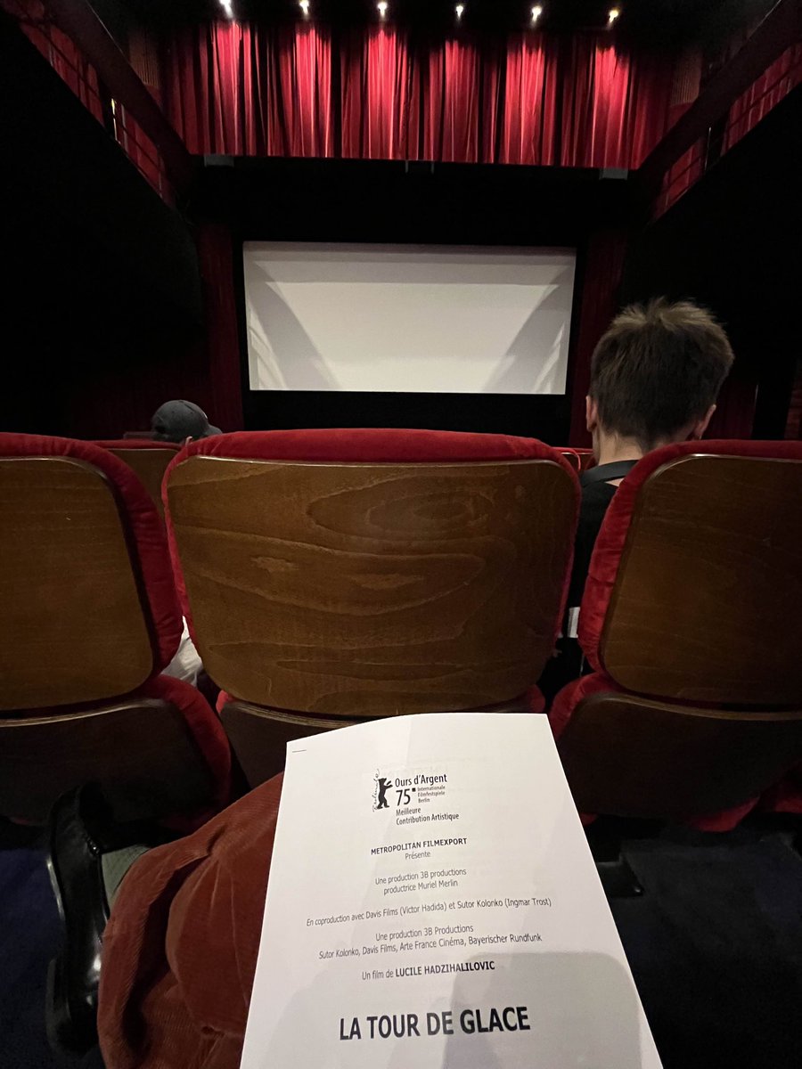 CineverseOff's tweet image. « Dans la droite continuité d’Earwig, LA TOUR DE GLACE montre une méticulosité de ses images à son histoire qui font un ensemble d’une beauté onirique et glaçante. Un conte revisité, actualisé, ravivé et embelli »
👉 Critique de @Ant_Leviathan à venir