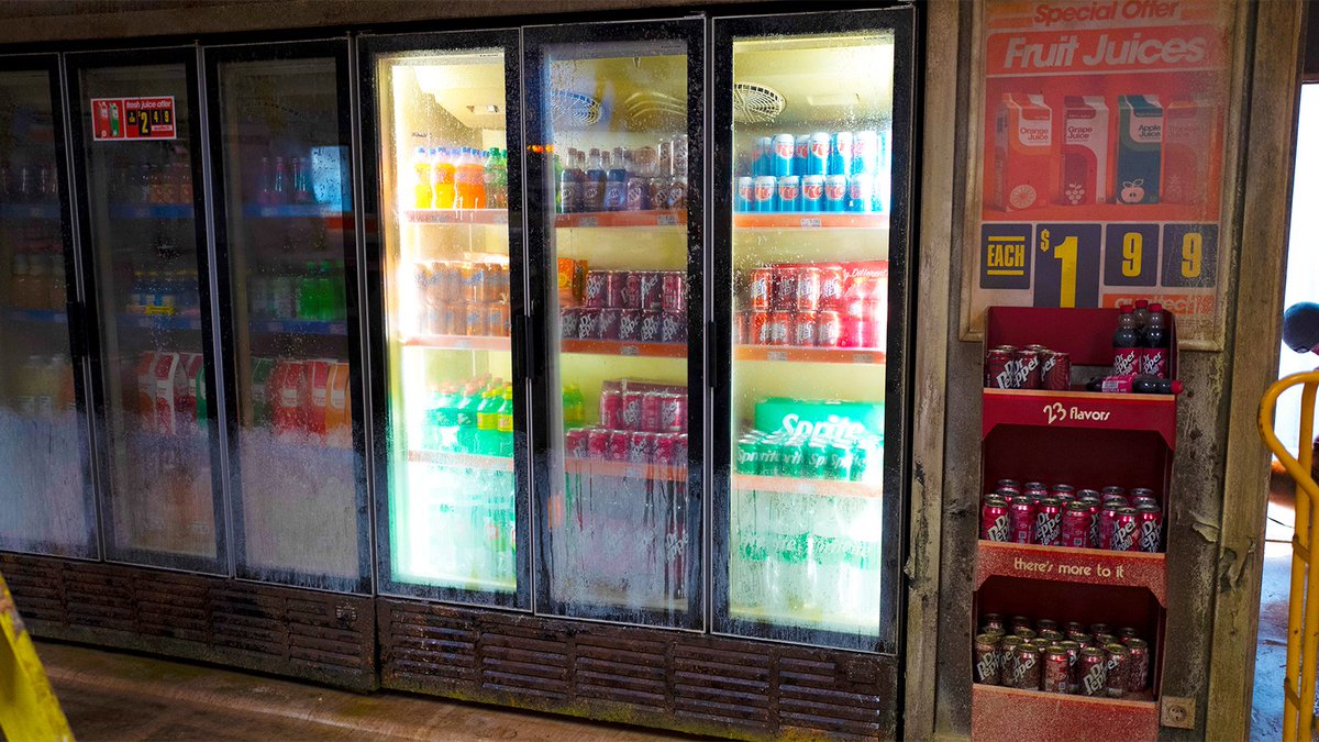 Part_Time_Hero's tweet image. And some more looks at all the detail that went into #JurassicWorldRebirth 's Qualtech convenience store. Really enjoyed seeing the contrast of this normality in the midst of an InGen facility. (Via sophiecowdrey.com/jurassic-world…)