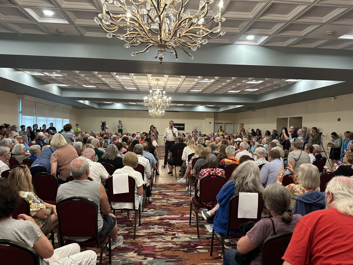 ScVanValkenburg's tweet image. Over 500 people came to The Cultural Arts Center to hear @BetoORourke speak yesterday! It was a good call to arms; rallying people across the region to get @SpanbergerForVA, the statewide ticket and @VAHouseDems elected this November so we can move Virginia and America forward!