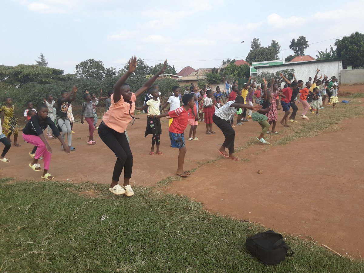 Kayonza Youth Friendly Center (Centre de Jeunes ) (@yegokayonza) on Twitter photo Ibikorwa byaranze umunsi <a href="/KayonzaDistrict/">Kayonza District</a> mu rubyiruko: Amahugurwa y'abatoza bazatoza urubyiruko mu biruhuko, imikino y'umupira w'amaguru, kwigisha abana imbyino gakondo n'umuco. <a href="/BoscoNyemazi/">Nyemazi John Bosco</a> <a href="/jnabdallah/">UTUMATWISHIMA</a> <a href="/Harelimanajd/">J. Damascene</a>
#IntoreMuBiruhuko
#WiyobaMwanawuRwanda Ibikorwa byaranze umunsi <a href="/KayonzaDistrict/">Kayonza District</a> mu rubyiruko: Amahugurwa y'abatoza bazatoza urubyiruko mu biruhuko, imikino y'umupira w'amaguru, kwigisha abana imbyino gakondo n'umuco. <a href="/BoscoNyemazi/">Nyemazi John Bosco</a> <a href="/jnabdallah/">UTUMATWISHIMA</a> <a href="/Harelimanajd/">J. Damascene</a>
#IntoreMuBiruhuko
#WiyobaMwanawuRwanda