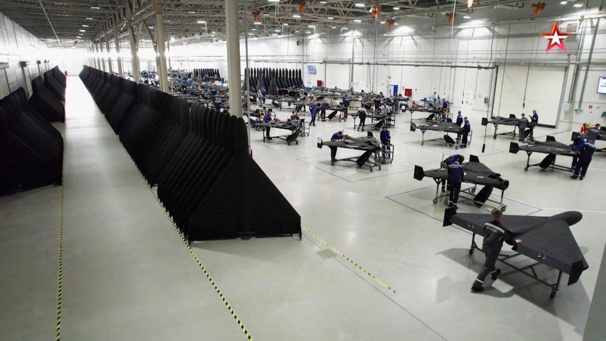 Farleymarley16's tweet image. The russian🇷🇺shahed factory. The russians🇷🇺now fill the shahed warhead with cluster shrapnel, thermobaric & napalm type charges. To kill, maim and disfigure as many civilians as possible on impact. The russian🇷🇺 workers are complicit in the war crimes.