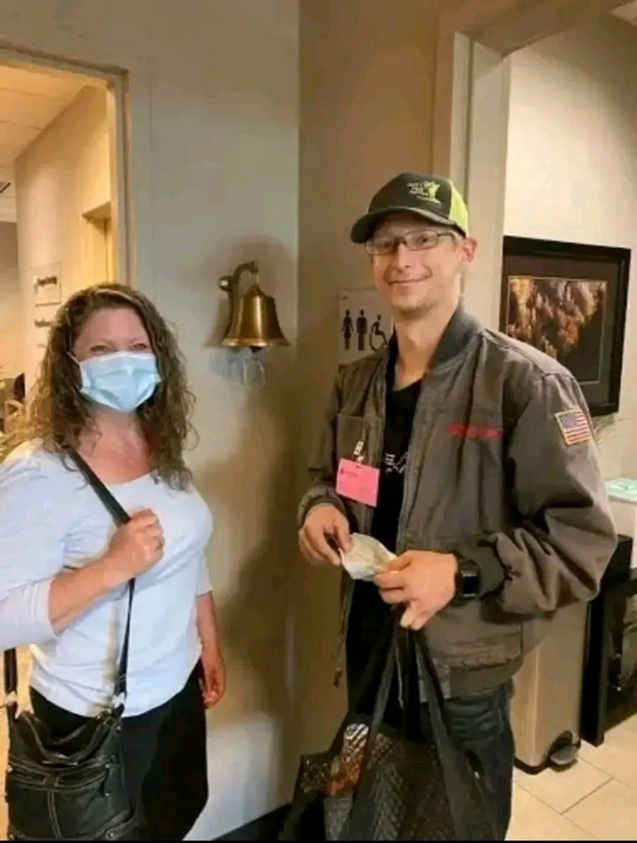 fopminui's tweet image. Thought this might make you smile. Today I was able to ring the bell signaling I am finished with my chemo therapy! Good luck and wishes to those who are still fighting.
Source: Reddit/Ottofery