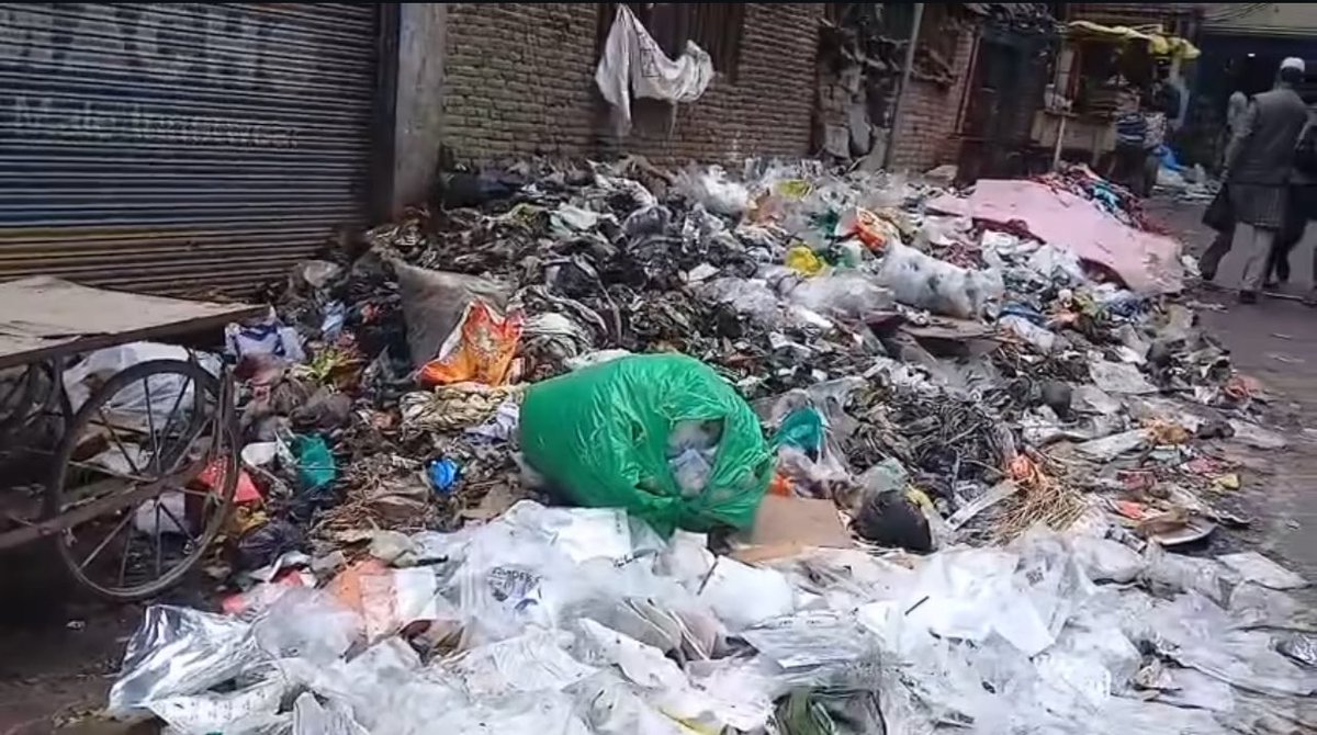 kichloo_saqib's tweet photo. In Kishtwar, we’ve learned to celebrate water like rain, dodge potholes like games, and breathe through filth like it’s normal.
@dckishtwar @ShagunParihar_ — survival here has become a skill, not a right.
Basic dignity isn’t a luxury.
But in Kishtwar, even that feels rare. https://t.co/DUj8Vgw6Nn