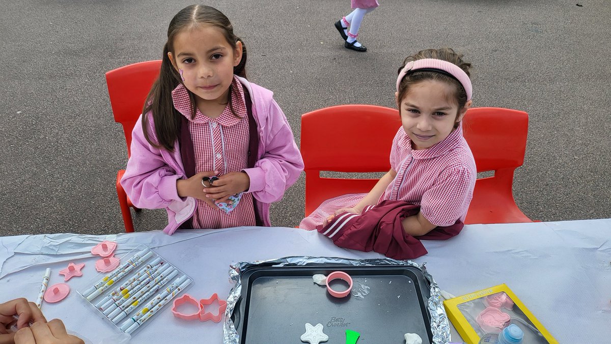 Mr_SKhan_'s tweet photo. 2K are enjoying the summer fayre today! Face painting, cookie designing, bouncy castles, games and more! https://t.co/CFEtchX4OZ