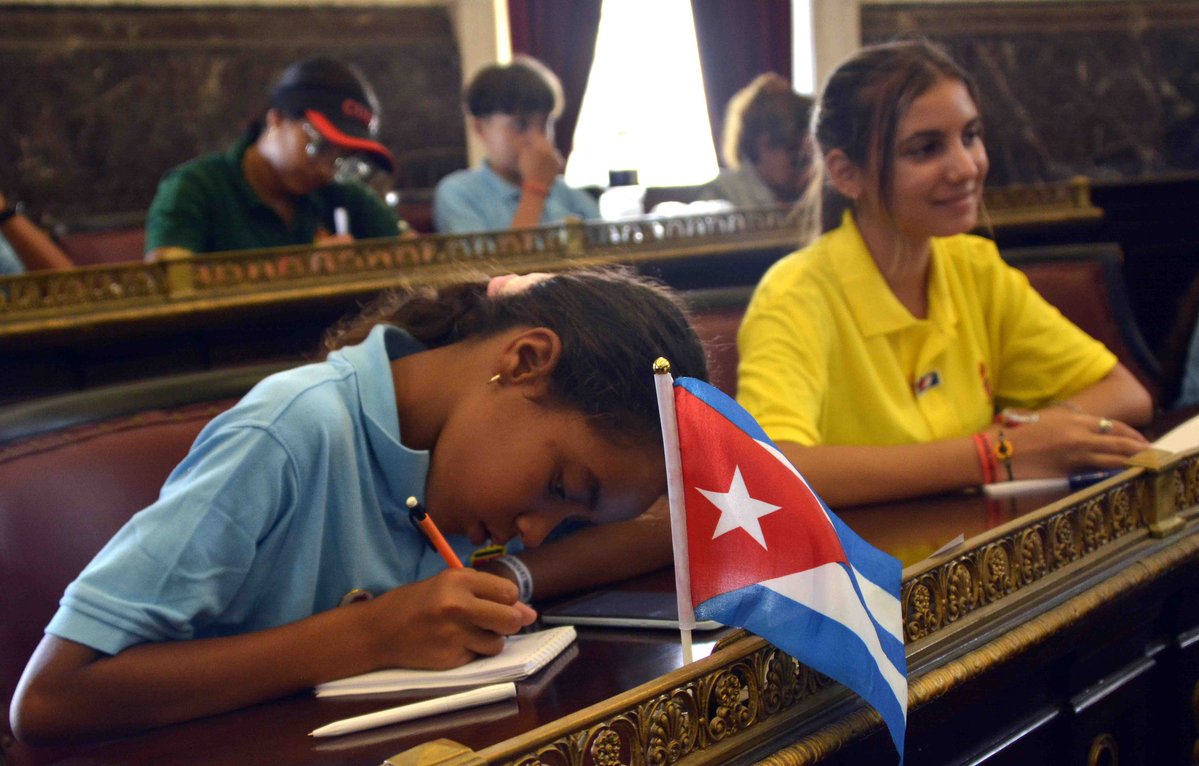 Esteban Lazo: «Muchas felicidades a las niñas y los niños cubanos. En esta oportunidad, celebramos especialmente haber aprobado el Código de la Niñez, Adolescencias y Juventudes; en el Quinto Período Ordinario de Sesiones de <a href="/AsambleaCuba/">Asamblea Nacional Cuba</a>🇨🇺, en su X Legislatura. ¡Feliz día!»