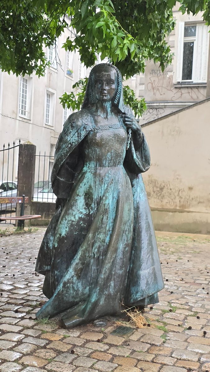 FrederiFerlicot's tweet image. Statue d’Anne de Bretagne à Nantes. ❤️