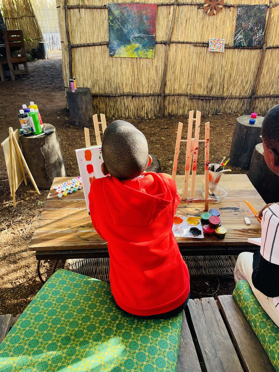 _MmaMotse_'s tweet photo. Today was the busiestβ¦I love my little customers.
Kana bana ba nna ba nkoba when they paint, ba re they need to be left alone and freestyle πππ
Big shoutout to Oomf πΌπΌπΌ
#CreativityConnectionCommunity #ArtInMaun #WeGotchu π¨π«π¨ https://t.co/XDNwVBHQAe