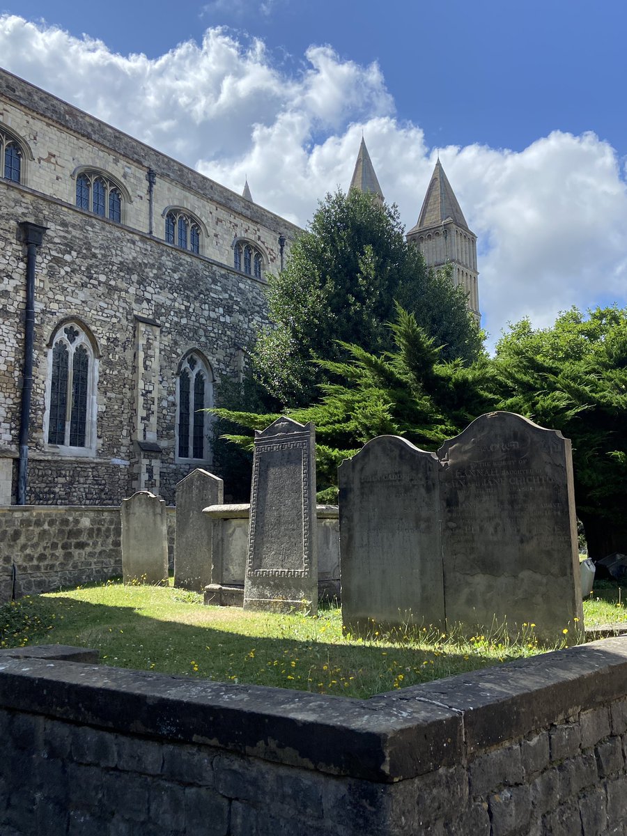 GermanAmbUK's tweet image. Visit to @RochesterCathed, the second oldest in England with its @TextusRoffensis, one of the oldest texts in medieval English.
Thanks to Bishop @JonathanRGibbs, Chair of the „Meissen Commission“ with @EKD in Germany and Dean Philip Hesketh for a wonderful visit and Evensong.