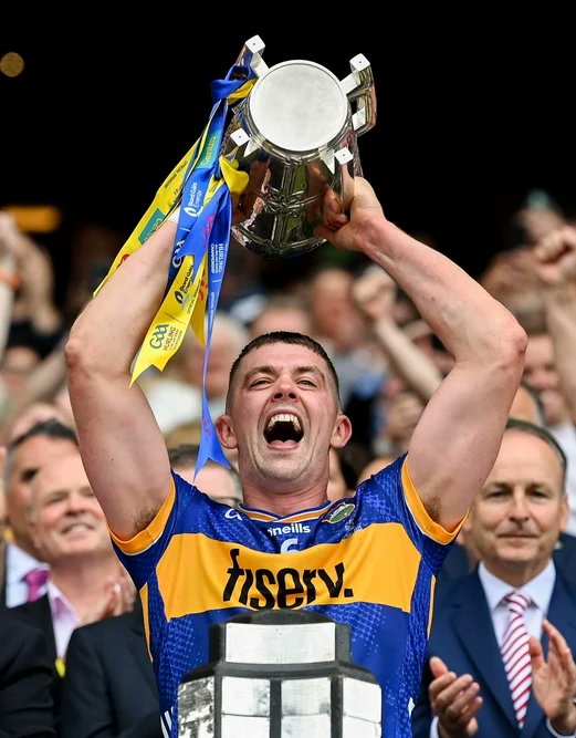 TheBostonIrish's tweet image. Congrats #Tipperary for winning the #AllIreland Senior Hurling Championship over #Cork. Wish we were at @UnaPowellsPub in #Nenagh to celebrate with ye.
All-Ireland SHC final recap: Tipperary 3-27 Cork 1-18 rte.ie/sport/hurling/… via @rte @GoToIrelandUS @TipperaryGAA @VisitTipp…