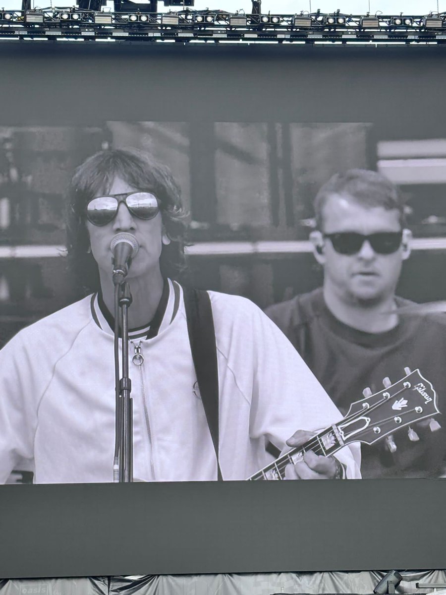 Oliver Scott tweet media