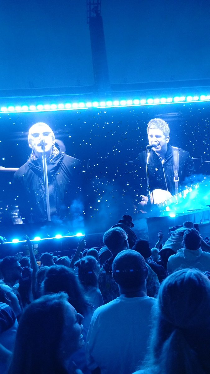 Oliver Scott tweet media