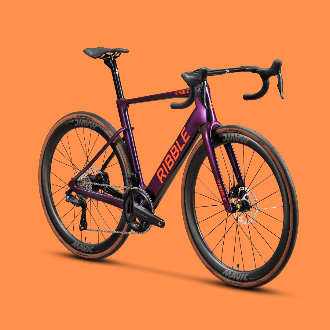 RibbleCycles's tweet image. The Ribble ALLROAD SL R e in CustomColour Cyan d’Azur Flip and Seville Orange detail.

Ready to ride longer, push harder and explore more.

⚡ Powerful natural electric assistance with over 140km range + optional range extender

#RibbleCycles #RideRibble #electricbikes #ebikes