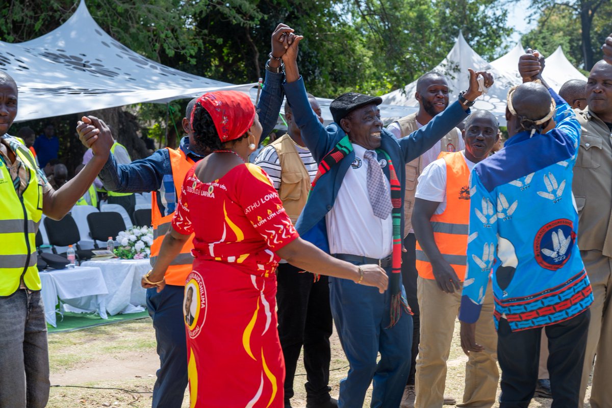 undpmalawi's tweet image. Promoting Peace w/ Every Step & Every Kick 🕊️
In Karonga, youth, police & party reps came together for a Peace Parade & a friendly ⚽️match—Karonga vs. Chitipa.
A show of unity, trust & a shared stand against electoral violence.
Thanks to @UNPeacebuilding for the support.
