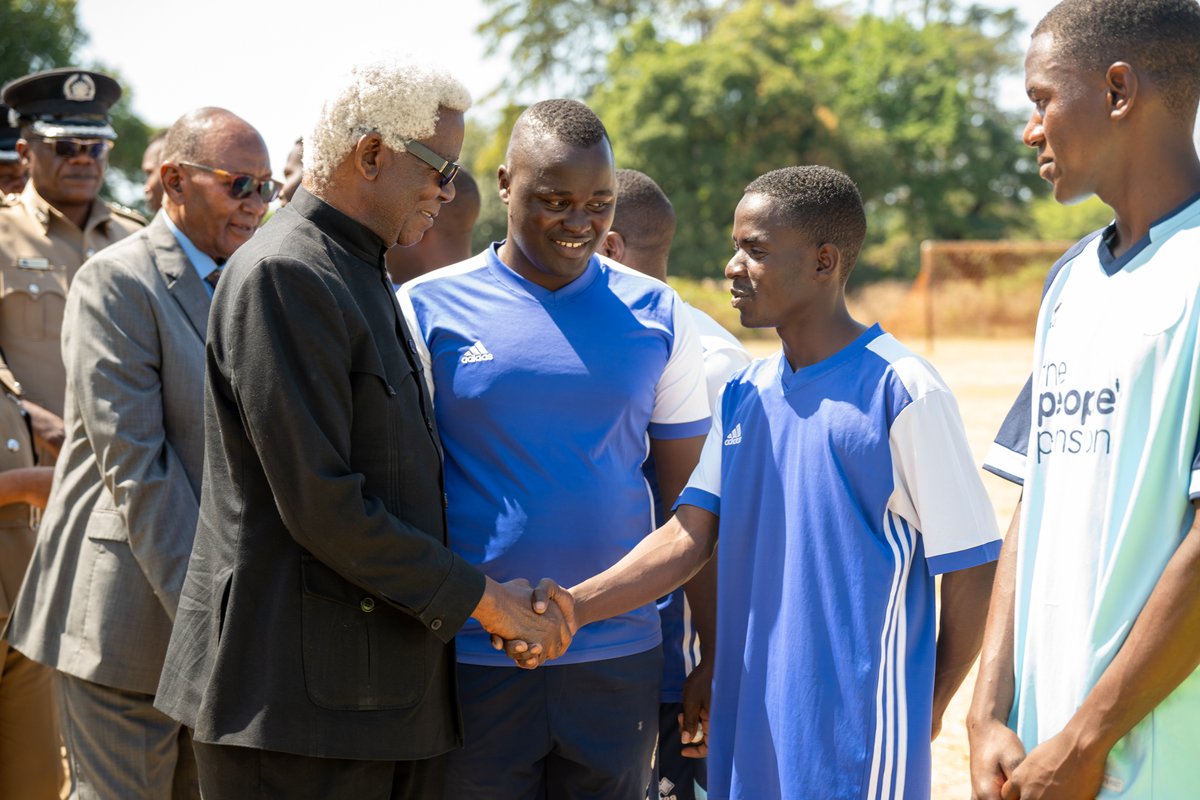 undpmalawi's tweet image. Promoting Peace w/ Every Step & Every Kick 🕊️
In Karonga, youth, police & party reps came together for a Peace Parade & a friendly ⚽️match—Karonga vs. Chitipa.
A show of unity, trust & a shared stand against electoral violence.
Thanks to @UNPeacebuilding for the support.