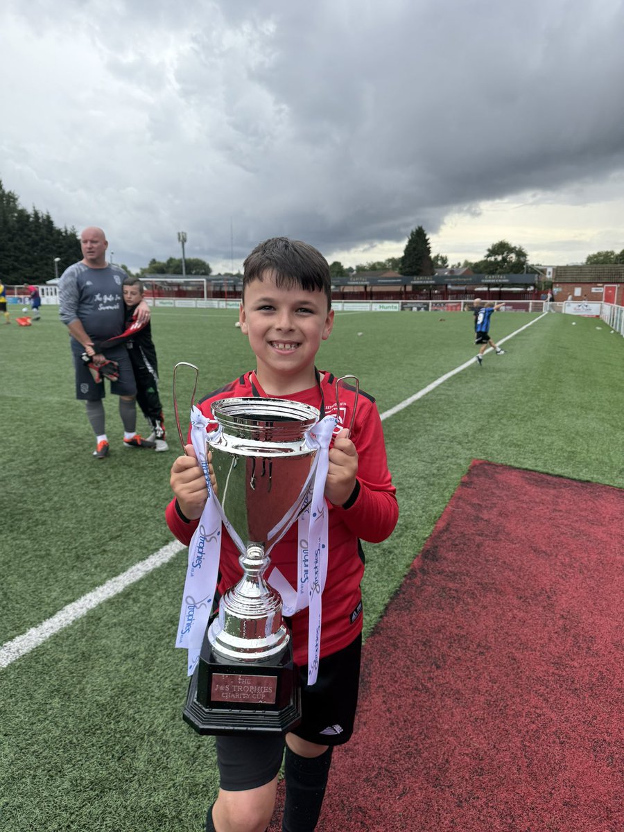 Chris Frost (@chrisjfrost) on Twitter photo A brilliant afternoon at Ilkeston Town FC with <a href="/SleetmoorUtd/">Sleetmoor Utd</a> - Vets v Coaches charity match and the lads playing at half time 🏆 <a href="/RiddingsJnr/">Riddings Jnr School</a> <a href="/RiddingsSports/">Riddings Sports</a> <a href="/OakesRjs/">OakesRJS</a> <a href="/embarkfed/">Embark Federation</a> A brilliant afternoon at Ilkeston Town FC with <a href="/SleetmoorUtd/">Sleetmoor Utd</a> - Vets v Coaches charity match and the lads playing at half time 🏆 <a href="/RiddingsJnr/">Riddings Jnr School</a> <a href="/RiddingsSports/">Riddings Sports</a> <a href="/OakesRjs/">OakesRJS</a> <a href="/embarkfed/">Embark Federation</a>