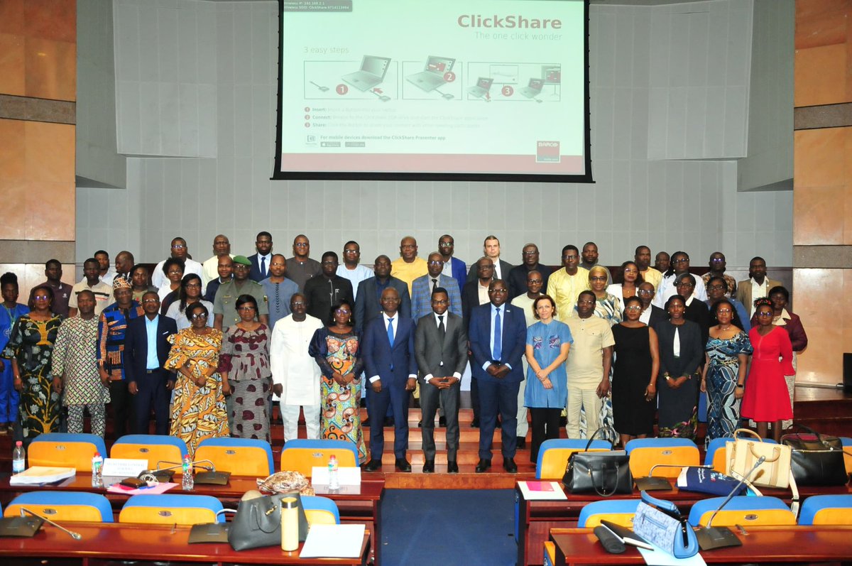 oms_benin's tweet image. 📍1️⃣7️⃣ juillet, le @MSbeninOfficiel a tenu sa 1ère rencontre semestrielle de l'année avec les #PTF du secteur de la santé.
Une volonté partagée de dialogue constructif, de transparence et de redevabilité dans la gouvernance du secteur de la santé au Bénin 🇧🇯
Au menu des…